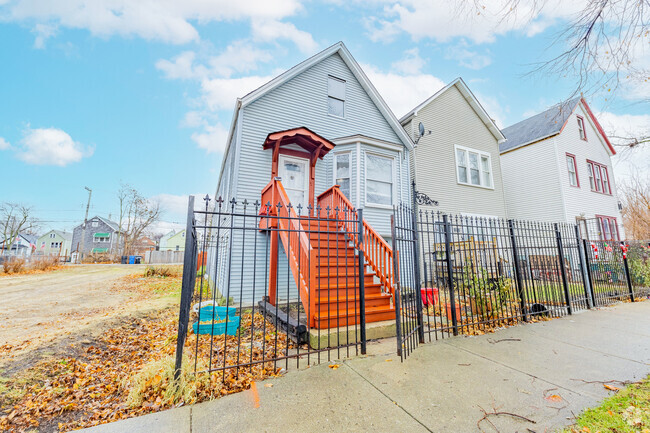 Building Photo - 5241 S Honore St Rental