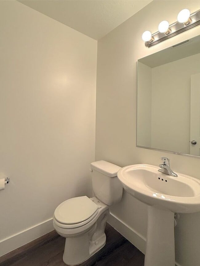 Photo - 4 bed, 2.5 bath home w/2 car garage