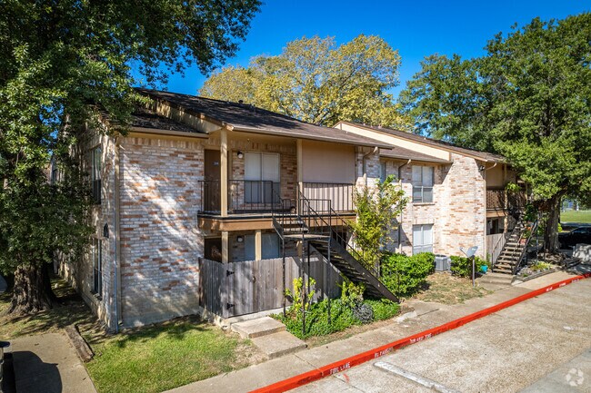 Photo - Lyons Court Apartments