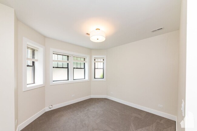 Photo - 4855 N Seeley Ave