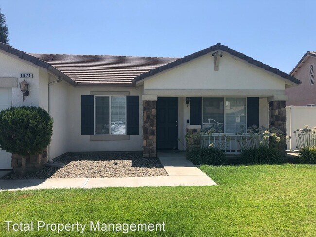 3 br, 2 bath House - 1671 Cabrillo Ave