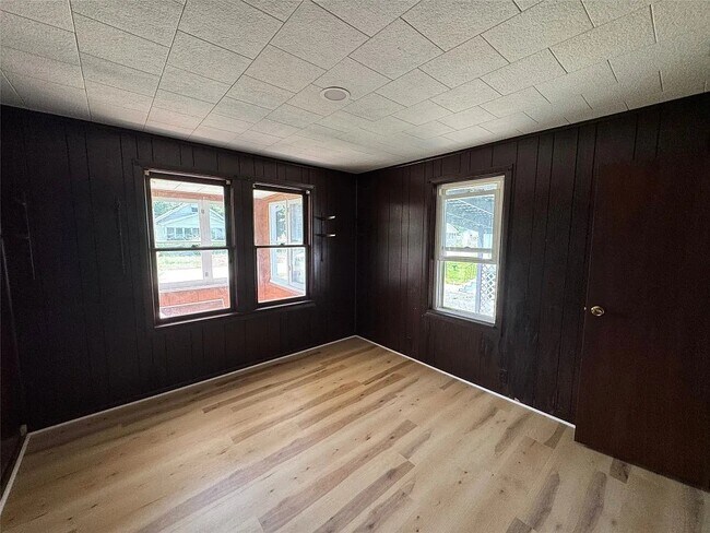 Photo - 400 Willow St