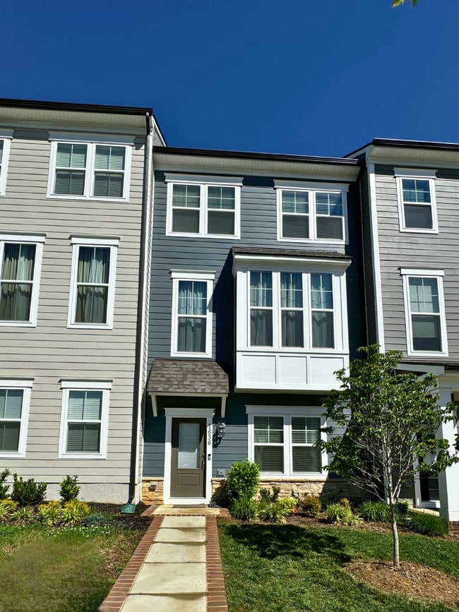 Luxurious 4-Bedroom Townhouse with 3.5 Bat... - Luxurious 4-Bedroom Townhouse with 3.5 Bat...