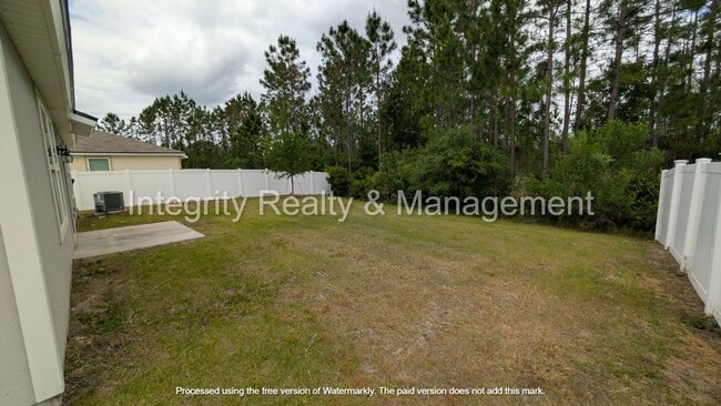 Building Photo - Spacious 4-bedroom, 2-bathroom home