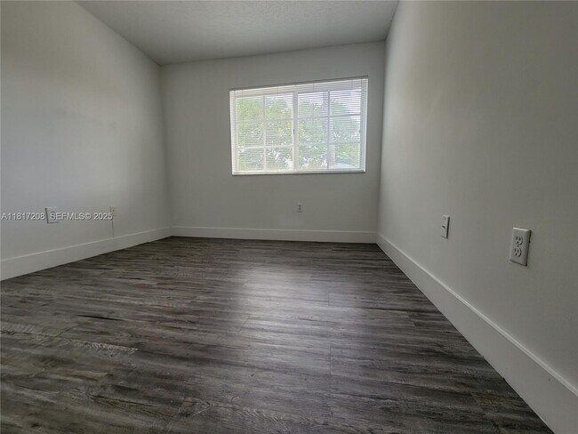 Photo - 4844 N State Rd 7 Unidad 2303