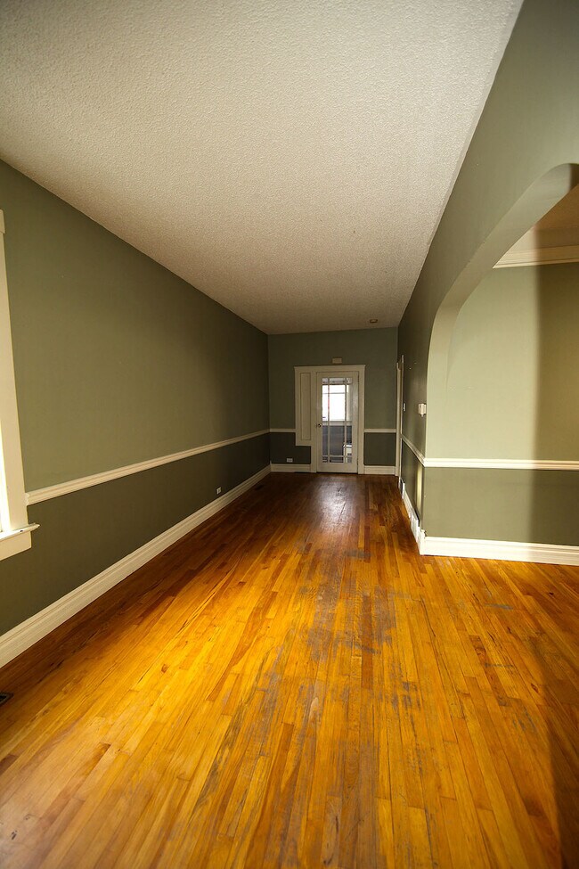 Photo - Cozy Character Home near SAIT - 2 bedroom ...