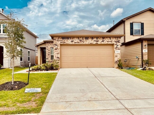 Building Photo - Willow Wood community features a brick ele... Rental