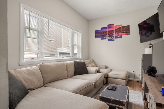 Photo - 13 Knowlton St Apartments Unit 1