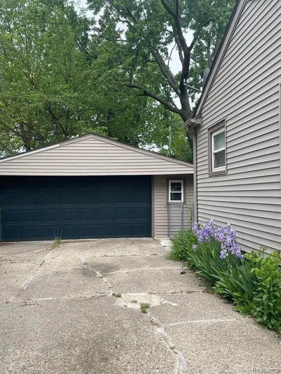 Photo - 32851 Linderman Ave