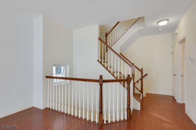 Photo - 306 Waterview Ct