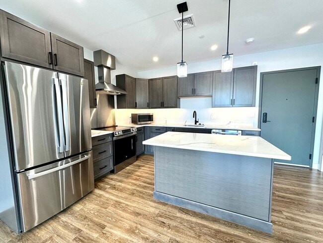 Building Photo - 21 Summer St Unit 302 Rental