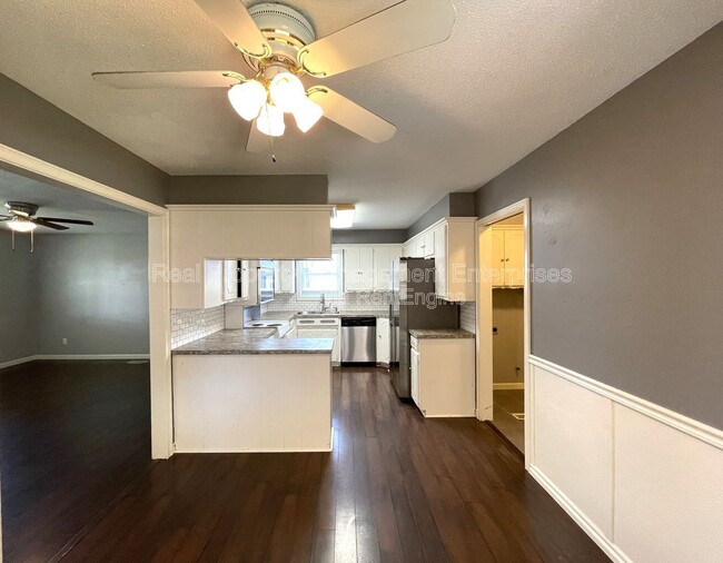 Photo - 6317 N Warren Ave