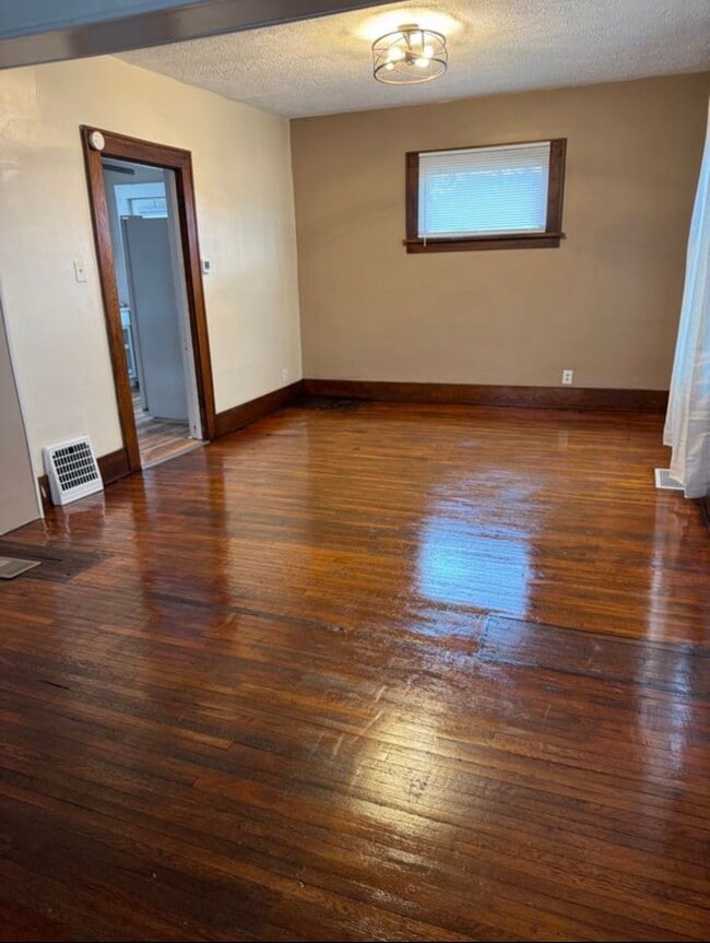 1666 Burt Ave