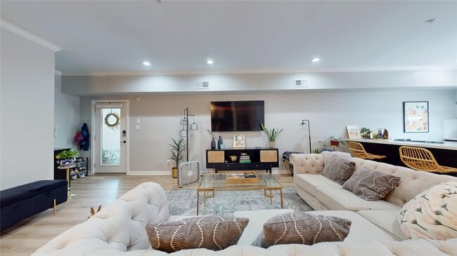 17 Waugh Dr Unit 201
