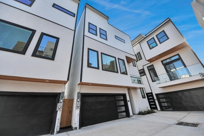 Building Photo - 3409 Hutchins St