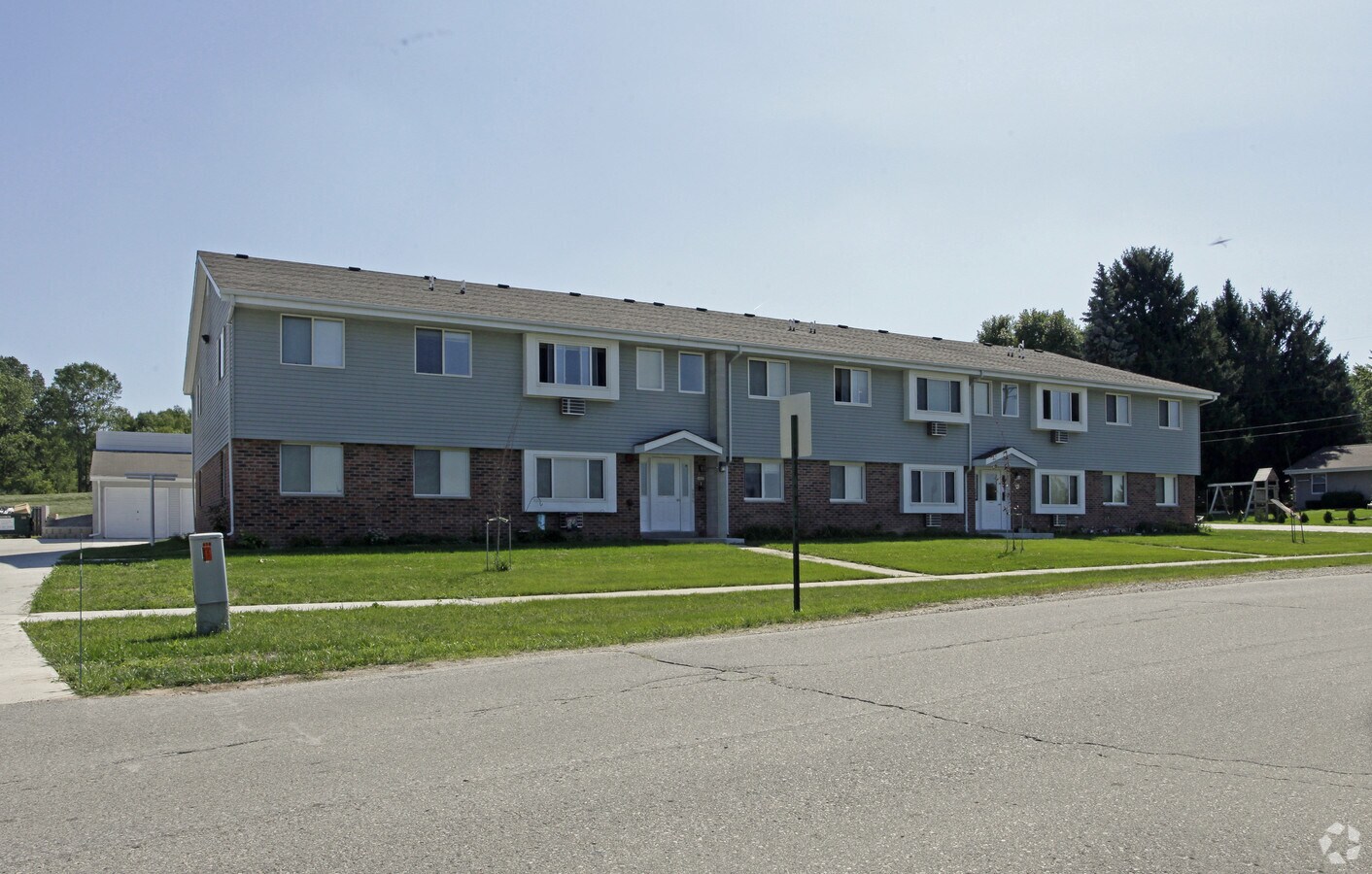 Photo - 2415 Salisbury Rd N