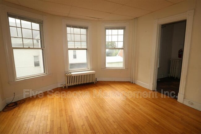 Photo - 122 Buell St