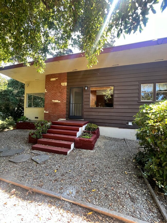 Montecito - 2 Bedroom, 1.5 Bath Home - Montecito - 2 Bedroom, 1.5 Bath Home