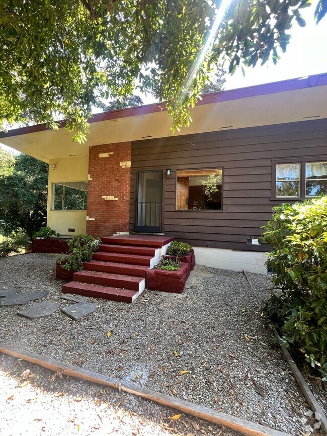 Building Photo - Montecito - 2 Bedroom, 1.5 Bath Home