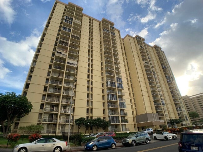 Building Photo - $2600, 2BR/2BA Salt Lake (Honolulu) -with A/C, 1 assigned parking