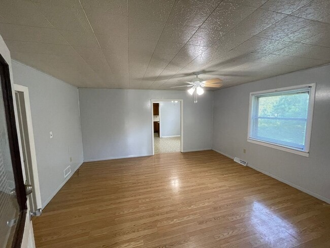 Photo - Older 2 bedroom house with a large yard