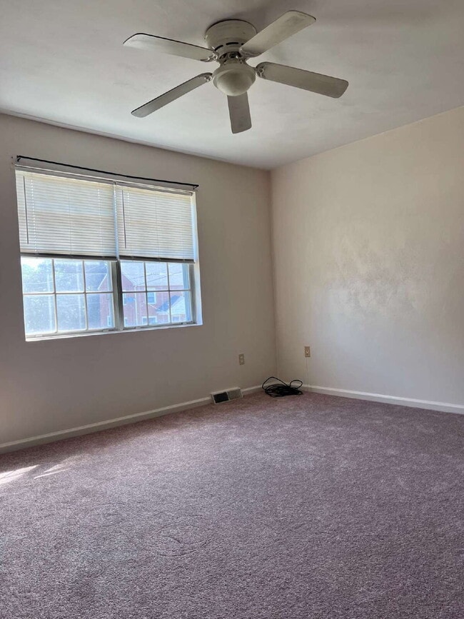 Photo - 2 Bedroom / 1 Bath Duplex Available Now