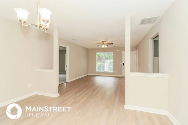 Photo - 542 Scrooch Ct