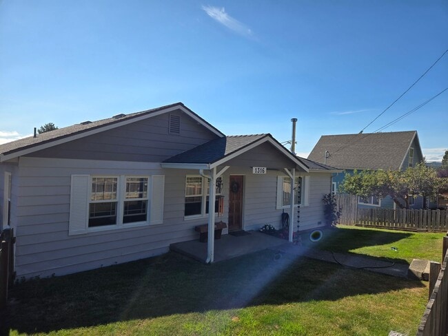 Photo - 3BD/2BA Fortuna home with over 850 SqFt of garage space!