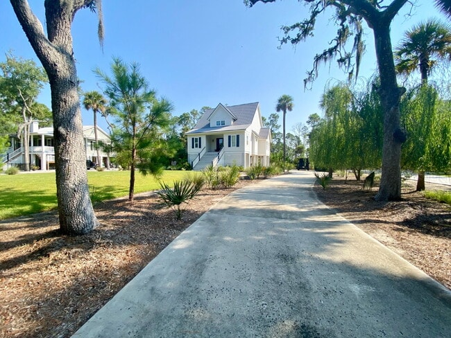 Building Photo - Single Family Home on Pine Island. Unfurni...