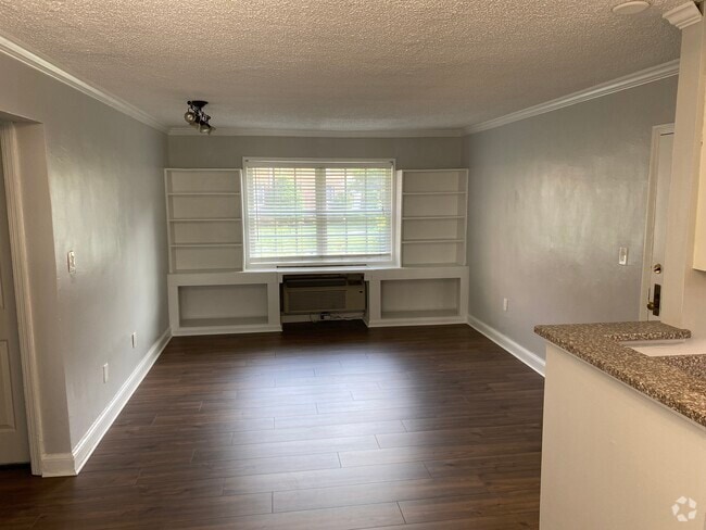 Building Photo - 1706 W Abingdon Dr Unit 102 Rental