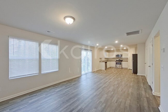 Photo - 2513 Island Dr SE