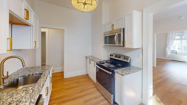 Photo - 121 College Pl