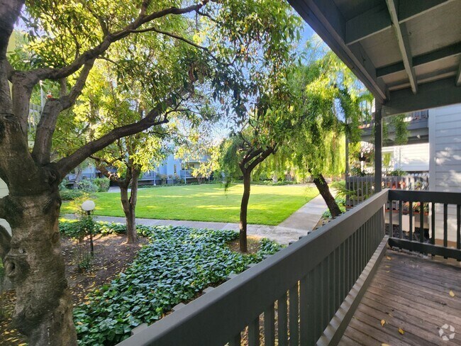 Building Photo - Lovely two bed, two bath condo with garden... Unit #1