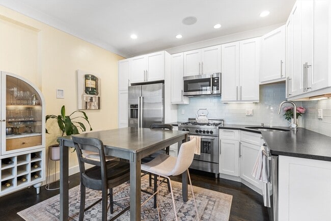 Photo - 170 W Fifth St Unidad 1