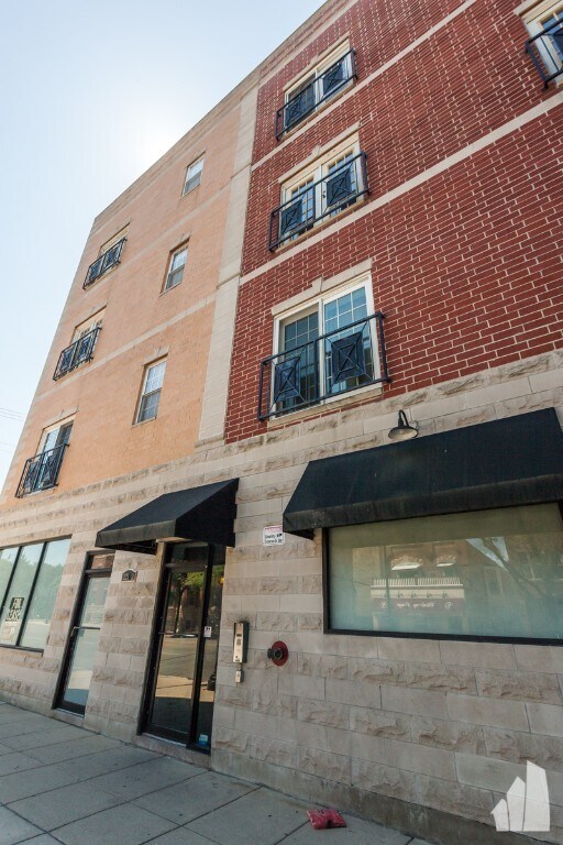 Photo - 3225 W Fullerton Ave Unit 3SC