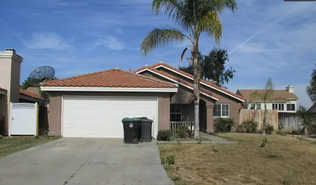 Three Bedroom Two Bathroom Home in Hemet! - Three Bedroom Two Bathroom Home in Hemet!