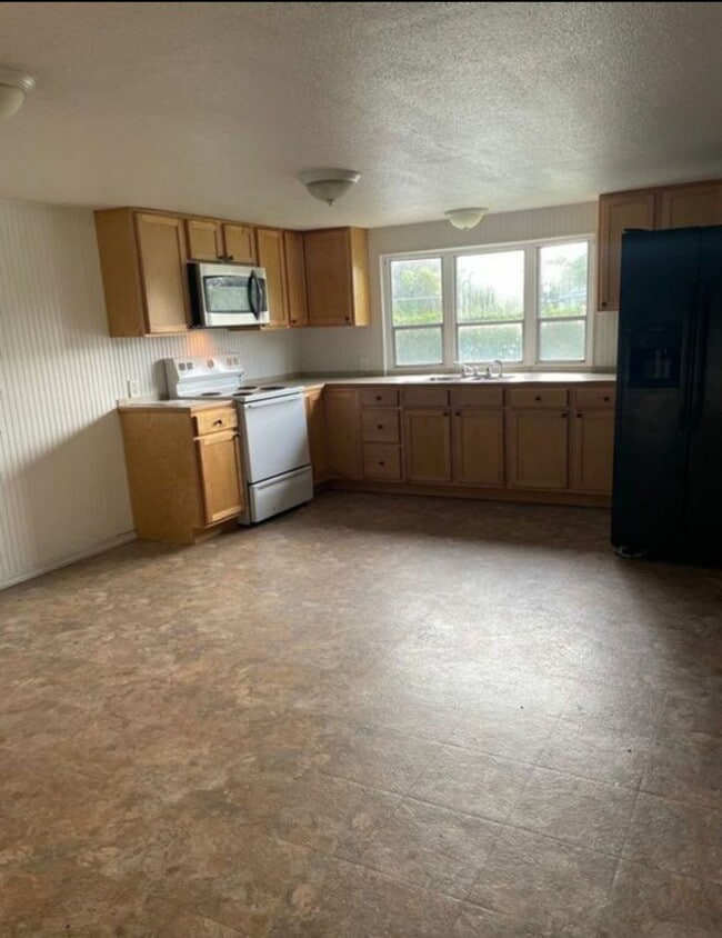 Photo - Open Floor Plan home on Private Spacious Lot