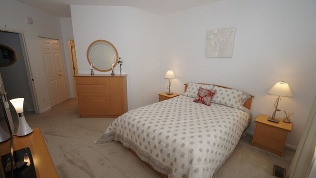 3317 Stratford Ct Unit 1E