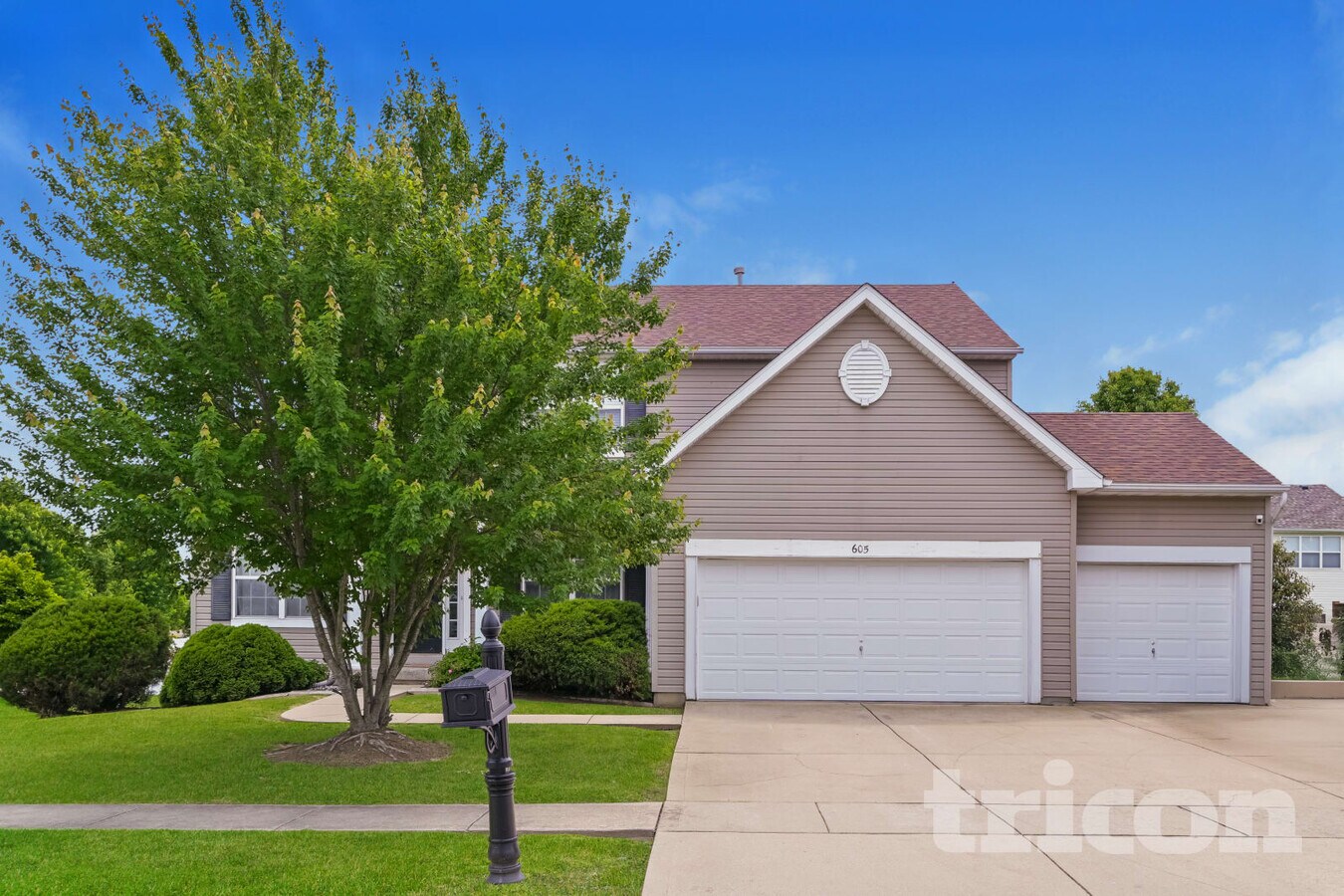 Photo - 605 Royal Crest Way