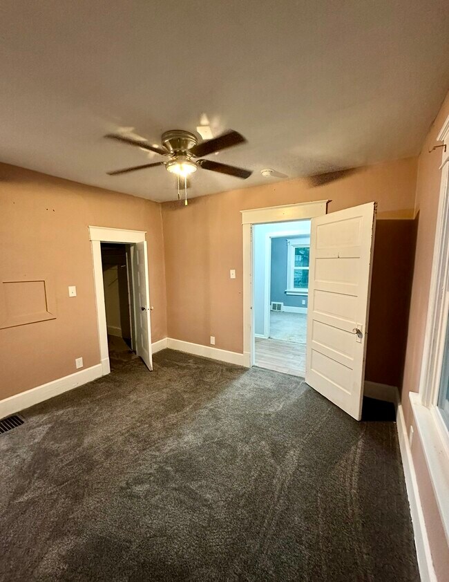 Photo - 221 W Memorial Dr