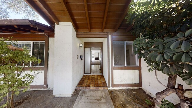 Building Photo - 5BD/2BA, Huge Yard! Rental