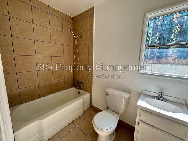Photo - 10156 Helendale Ave Unidad 10156 1/4