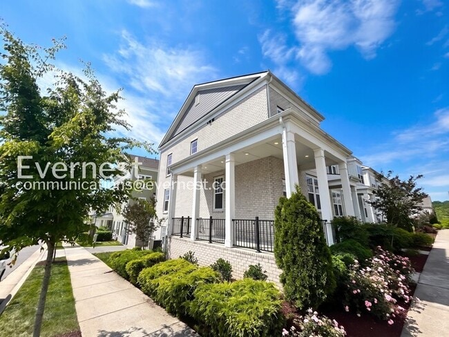 Building Photo - 351 Kara Ln