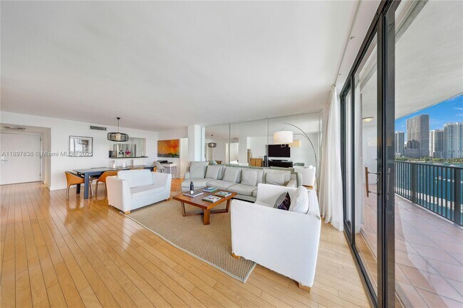 Photo - 801 N Venetian Dr Unidad 903