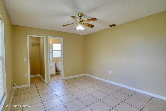 Photo - 793 Yukon St NE