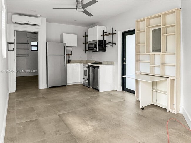 Photo - 551 NE 26th St Unidad 2