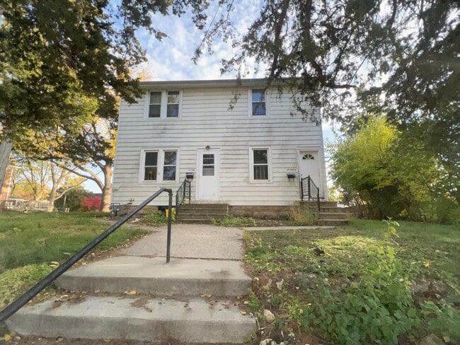 Building Photo - 1550 W 3rd St Unit 1