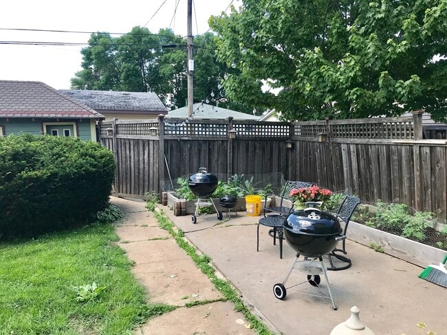 Photo - NE Minneapolis 2 Br / 1 Ba Upper Level Dup... Casa Adosada