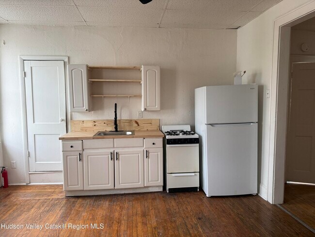 Photo - 409 Warren St