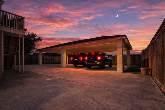 Photo - 2126 Banks St Unit 3